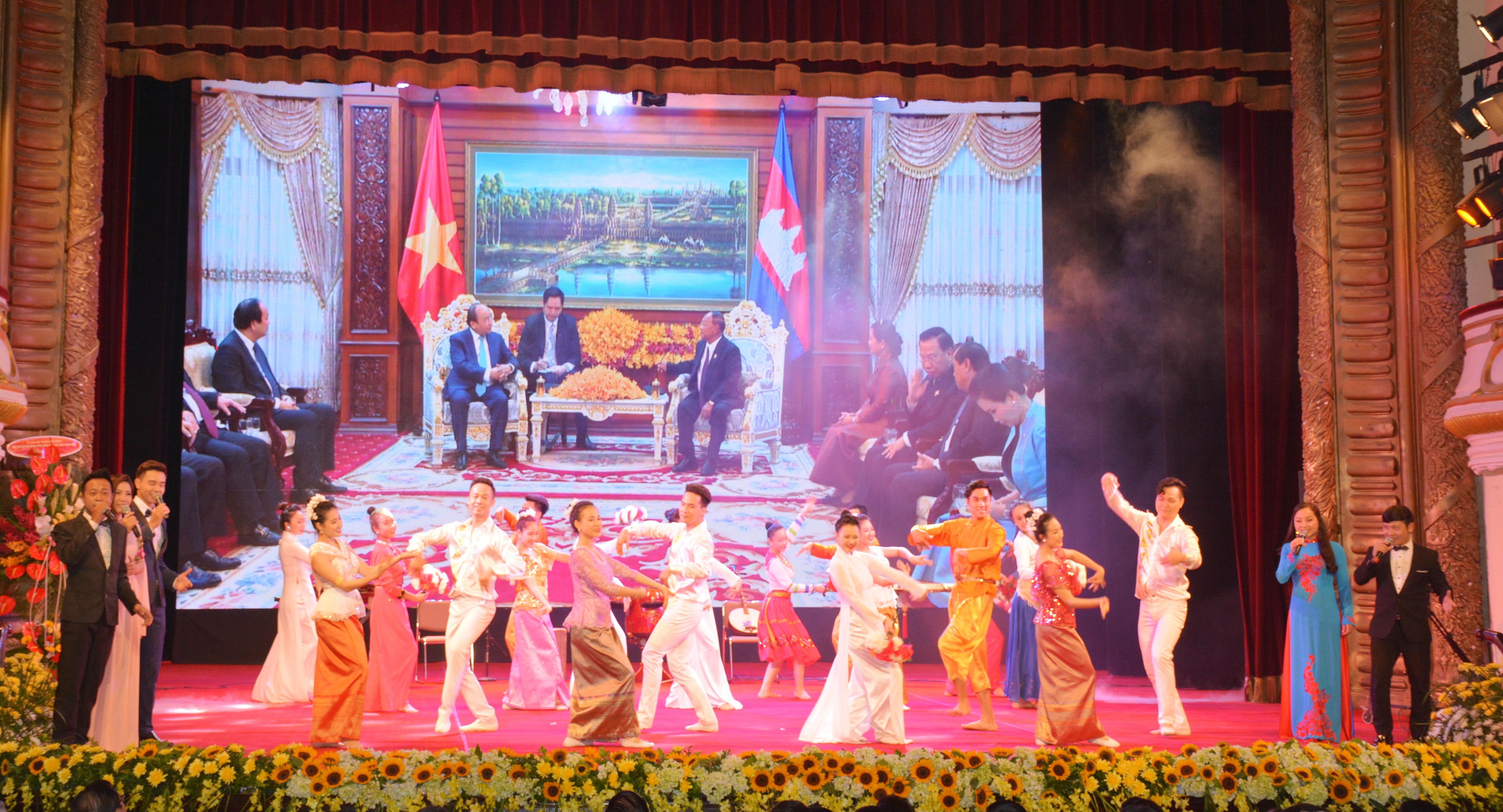 Nồng ấm, thắm tình hữu nghị
